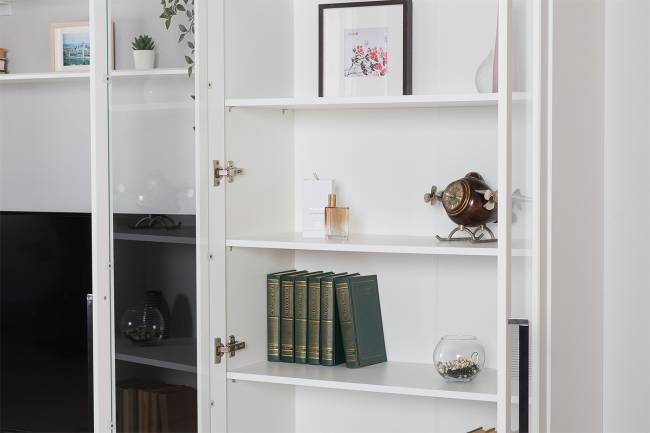 Комод для ТВ-аппаратуры с навесной полкой и широкий сервант Валенсия цвет белый шагрень