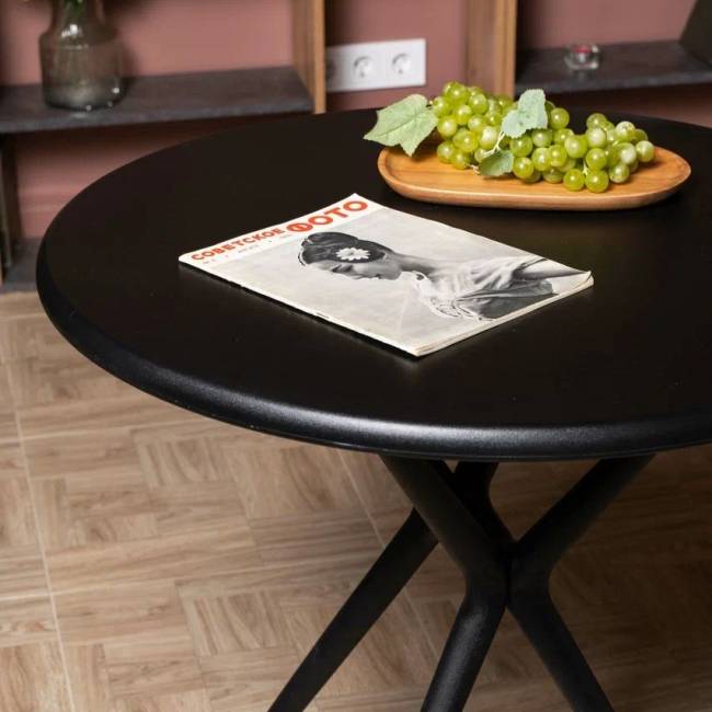 Пластиковый стол TOM в черном цвете