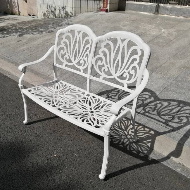 Белая скамейка Valencia 2 из литого алюминия